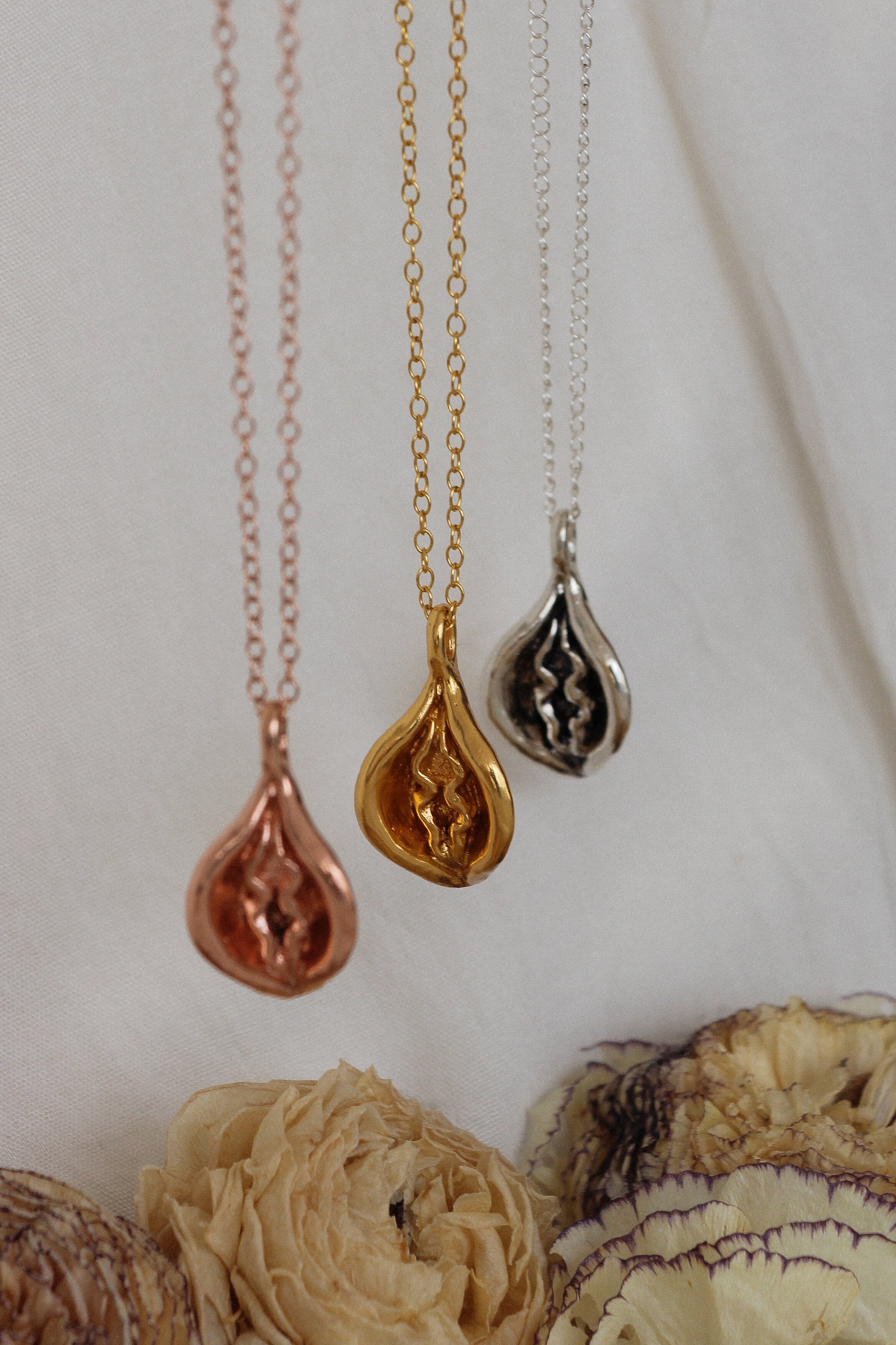 Amulet Yoni Love silver